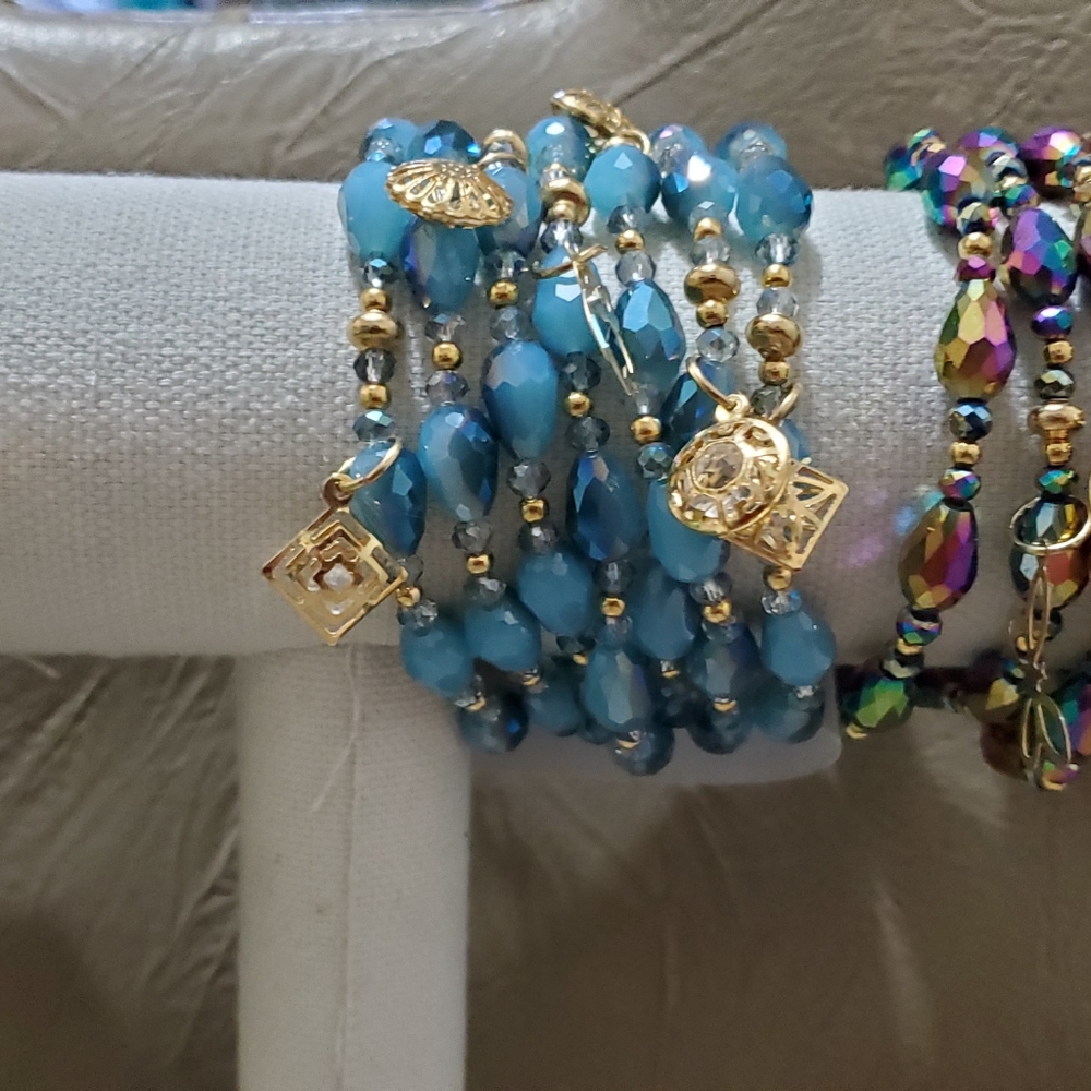 Bracelets - Picture 6 of 9